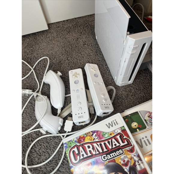 Nintendo Wii Console Bundle 2 Controllers 2 Nunchucks 4 Games & all Hook Ups - Picture 9 of 9